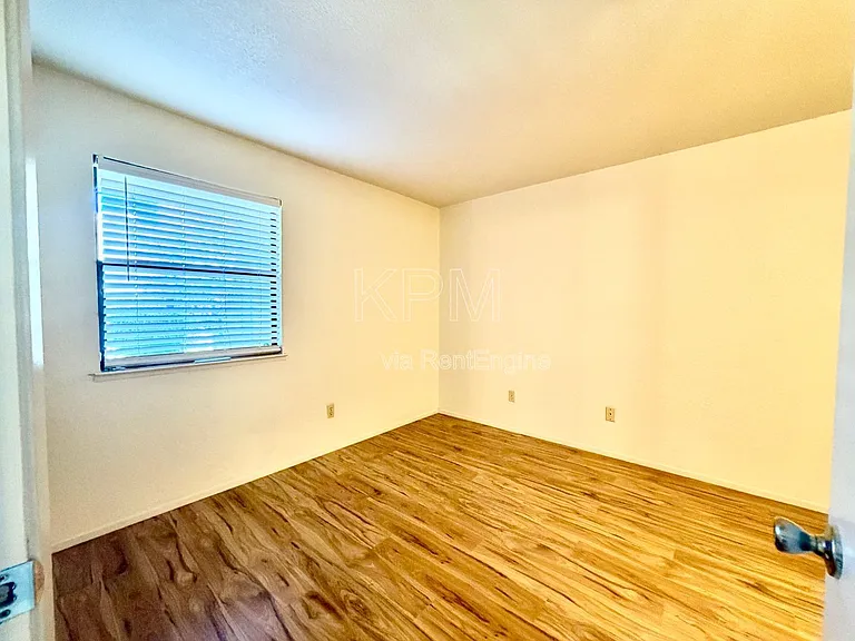 1537 Pyrenees Ave #22 — Photo 8