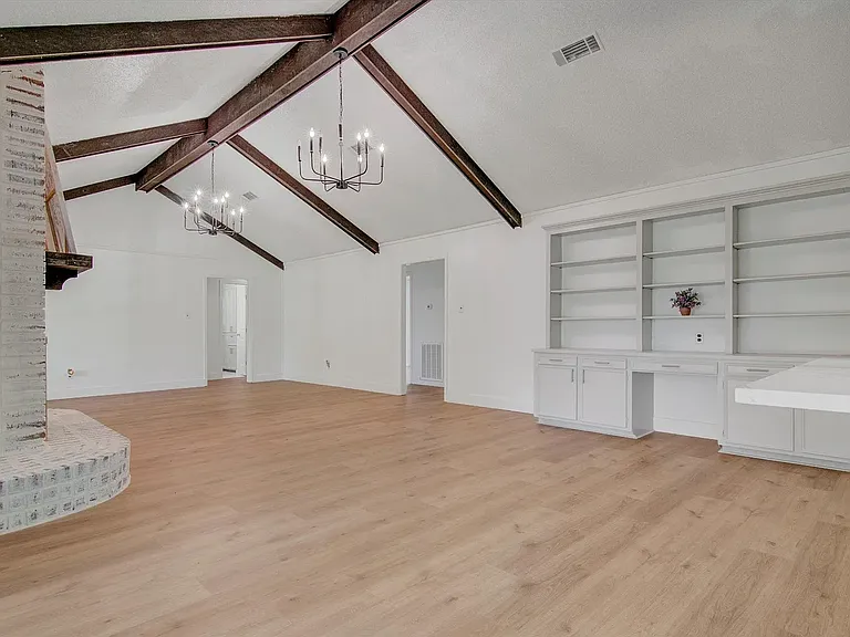 3945 Cheryl St — Photo 5