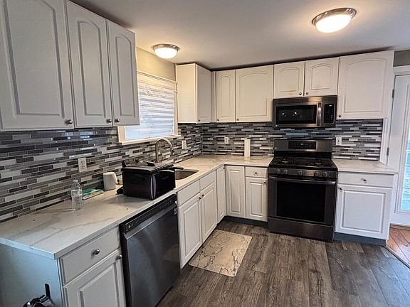 4th image of 734 Main St