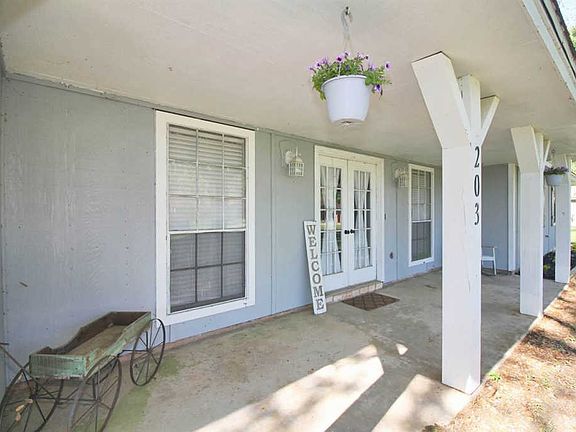 3rd image of 203 Greenwood Dr
