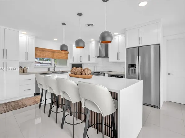 2104 NE 63rd St, Fort Lauderdale, FL 33306