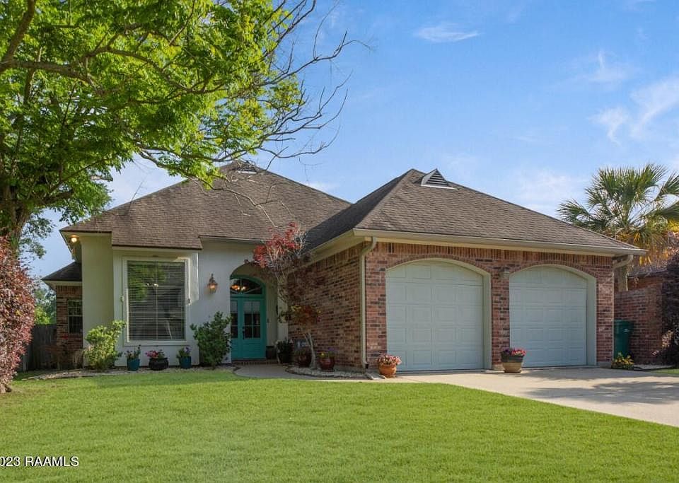 1st image of 23 Oakthorn Ct