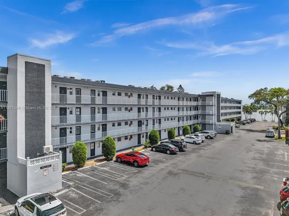 445 NE 195th St APT 431, North Miami Beach, FL 33179