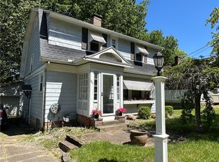 835 4th St, Charleston, IL 61920