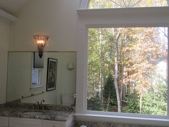 Jetted spa tub