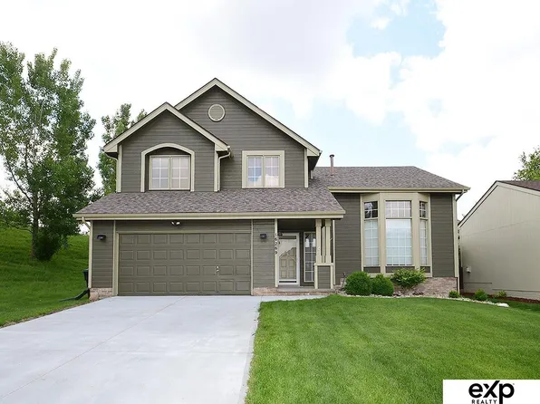 16269 Manderson St, Omaha, NE 68116