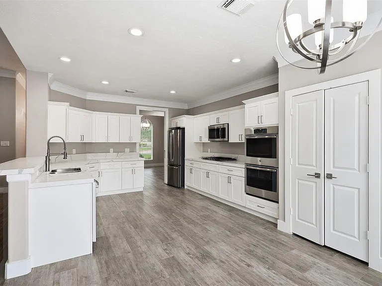 59 Champion Villa Dr — Photo 14