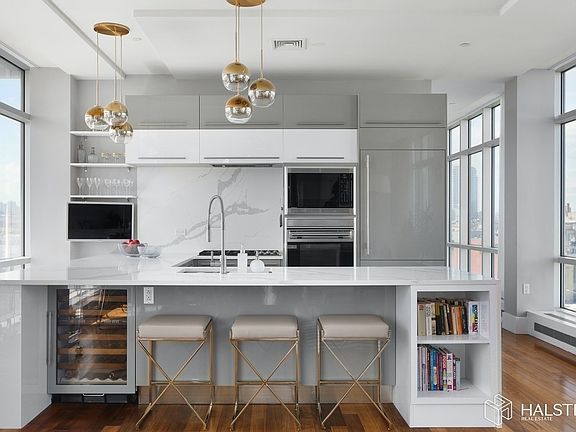 3rd image of 50 Bayard St Front 3