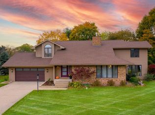 51931 Quail Valley Dr, Granger, IN 46530