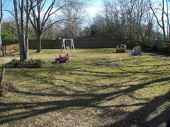 Large backyard that is fully fenced