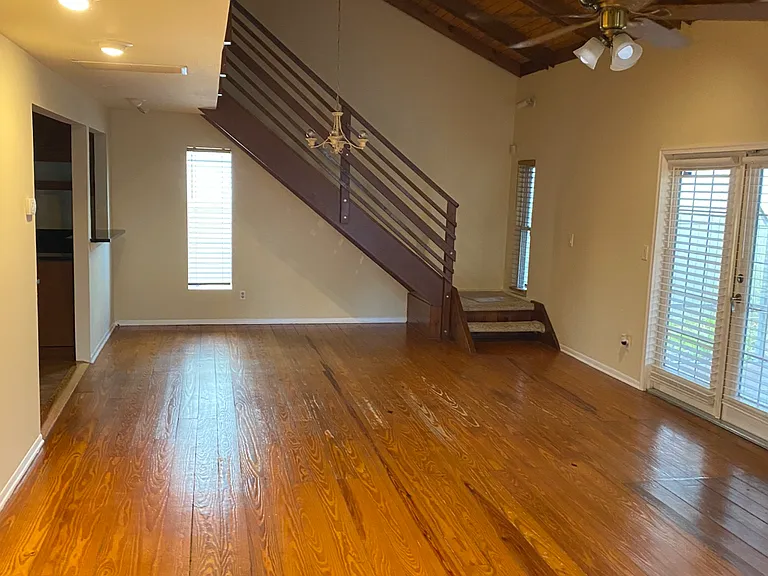 501 33rd Ave N — Photo 3