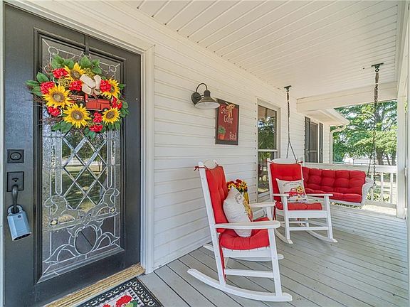 3rd image of 317 Duncan Rd