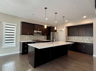 3954 Claxton Loop SW #1A, Edmonton, AB T6W 1Y7
