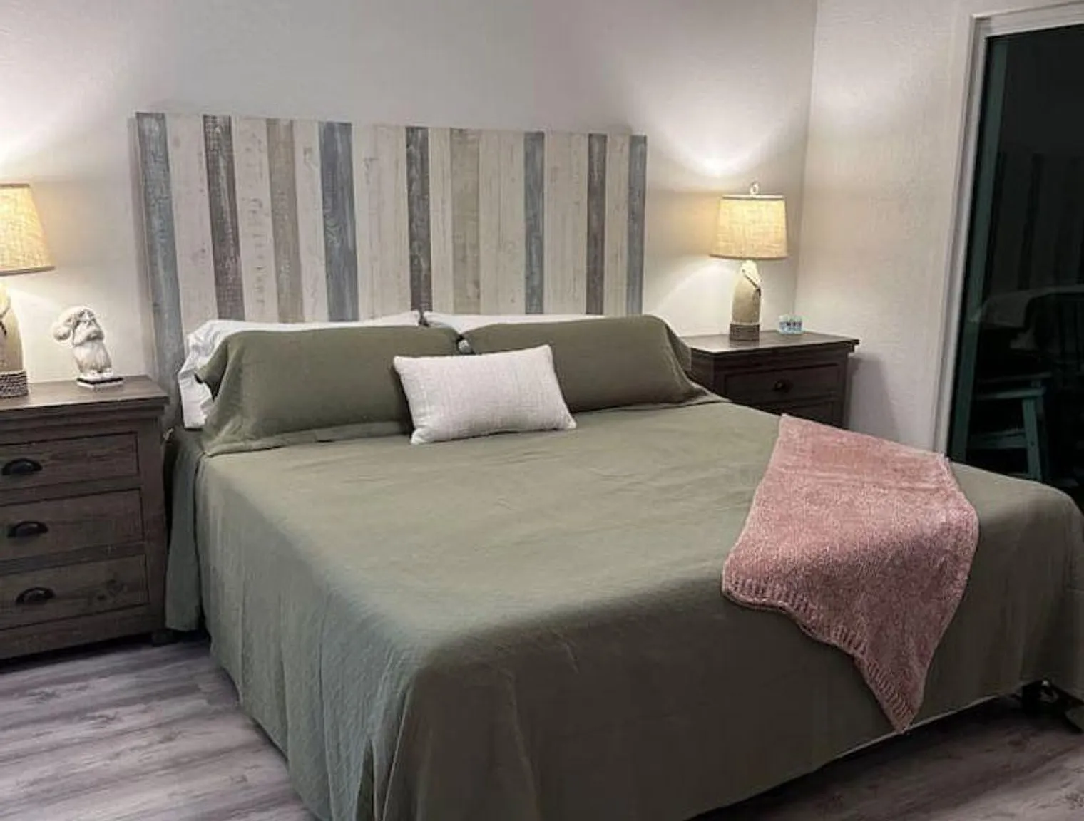 2 bed, 2.0 bath, 1097 sqft, $4,252 — Photo 4