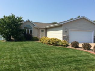 2207 Golfview Ln, Onalaska, WI 54650