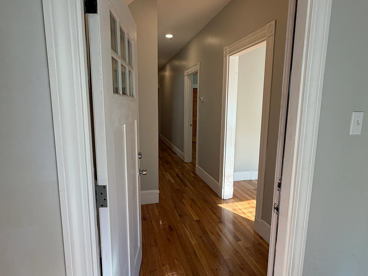 3 bed, 1000 sqft, $3,200 — Photo 1