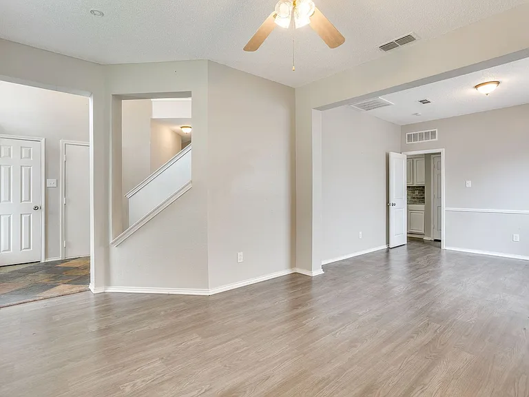 2701 Clovermeadow Dr — Photo 8