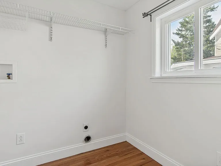 152 N Main St — Photo 18