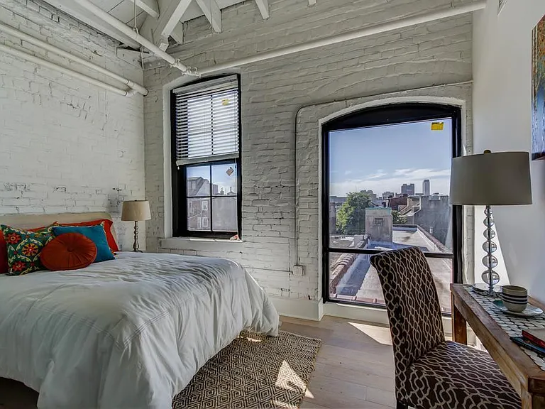 430 Fairmount — Photo 8