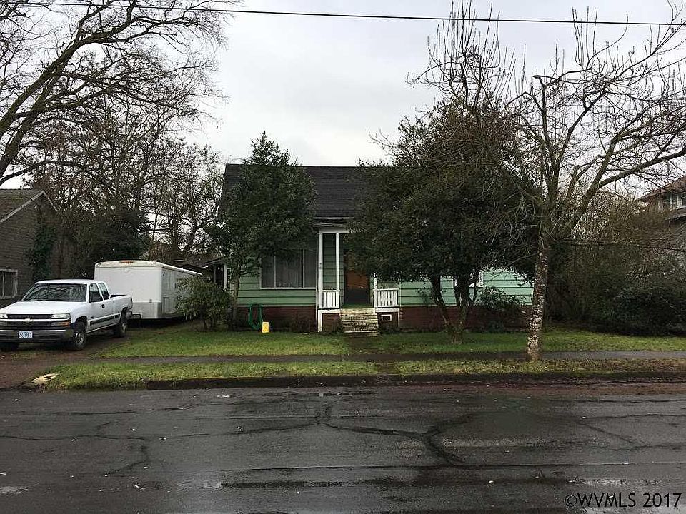2nd image of 626 3rd Ave SE