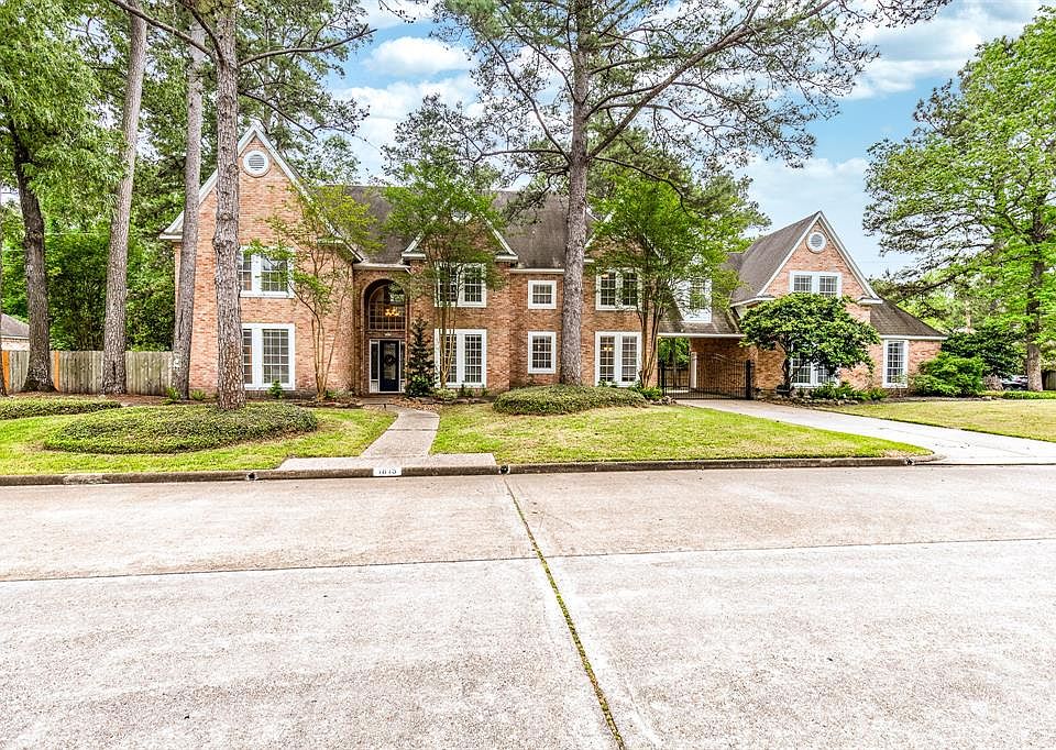 1st image of 1815 Seven Maples Dr