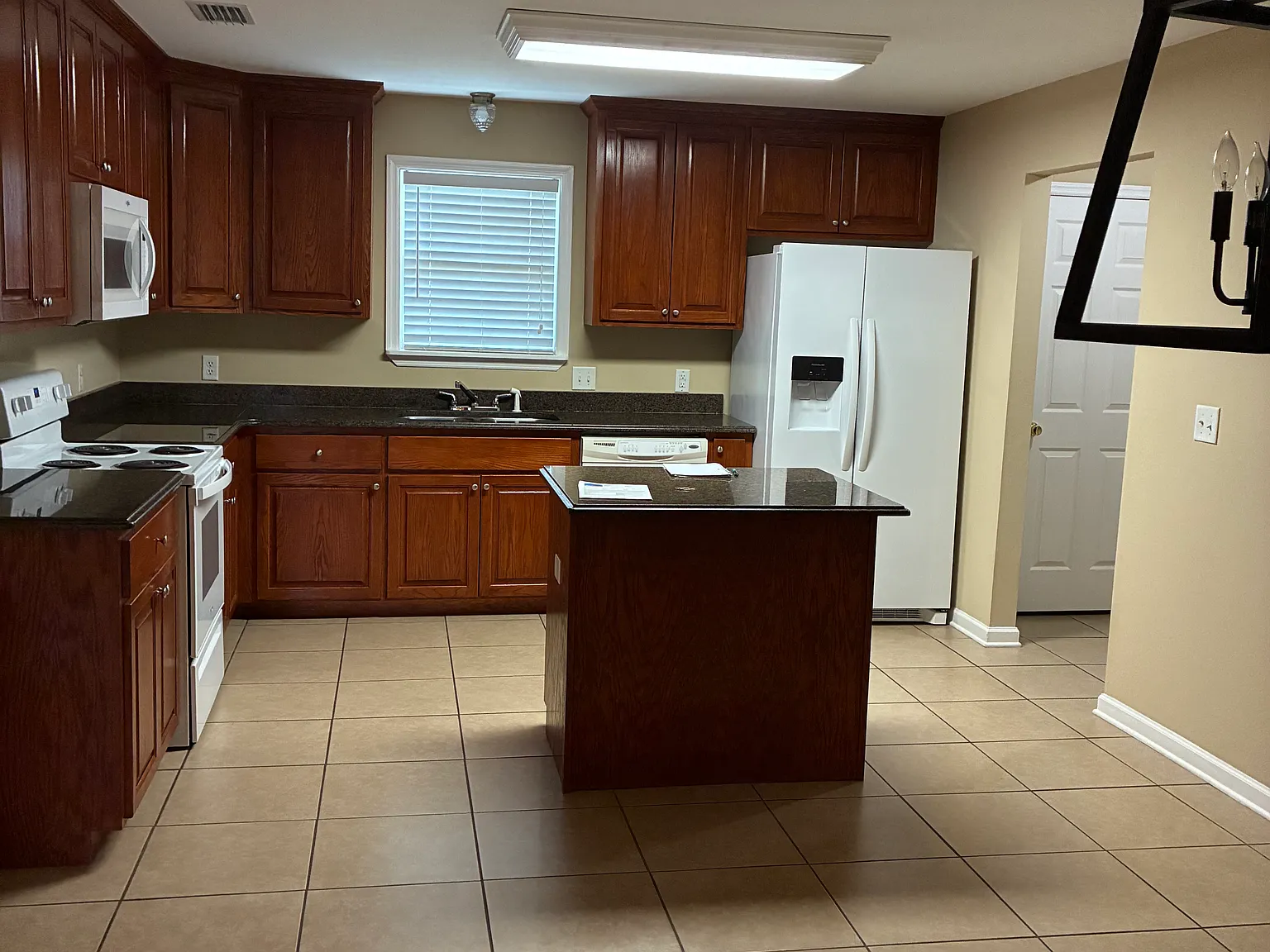 3 bed, 1758 sqft, $1,690 — Photo 4