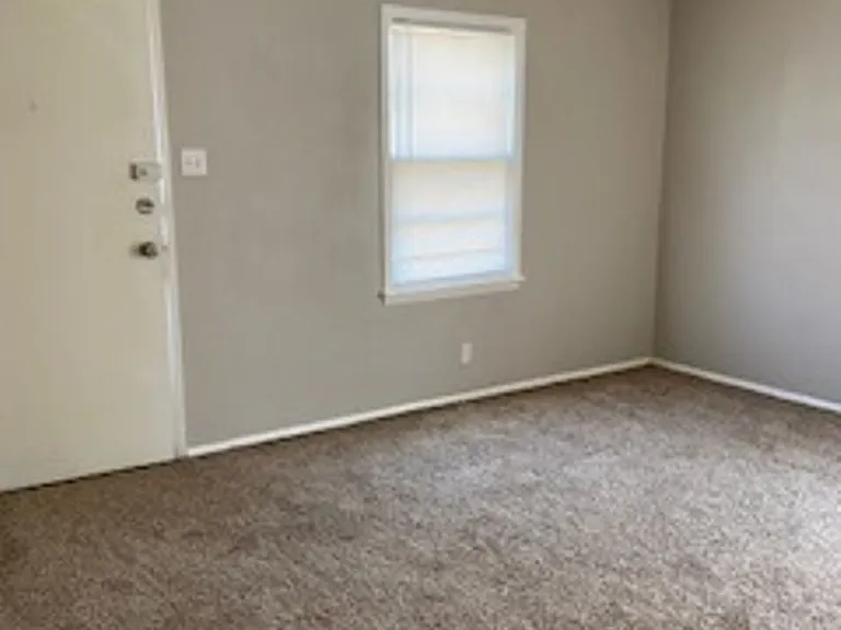 5433 Encino Rd — Photo 4