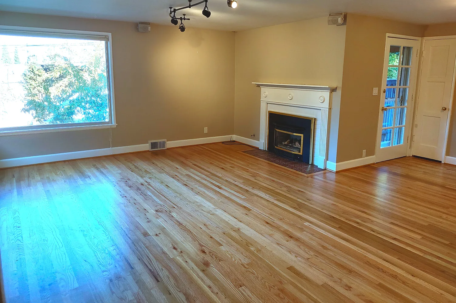 2 bed, 1190 sqft, $2,995 — Photo 3