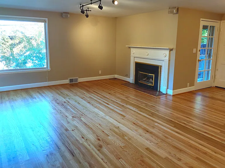 5405 47th Ave NE — Photo 3
