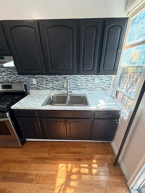 2 bed, 879 sqft, $2,997 — Photo 2