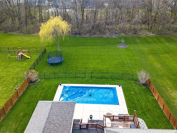 3rd image of 14238 Cherry Tree Rd
