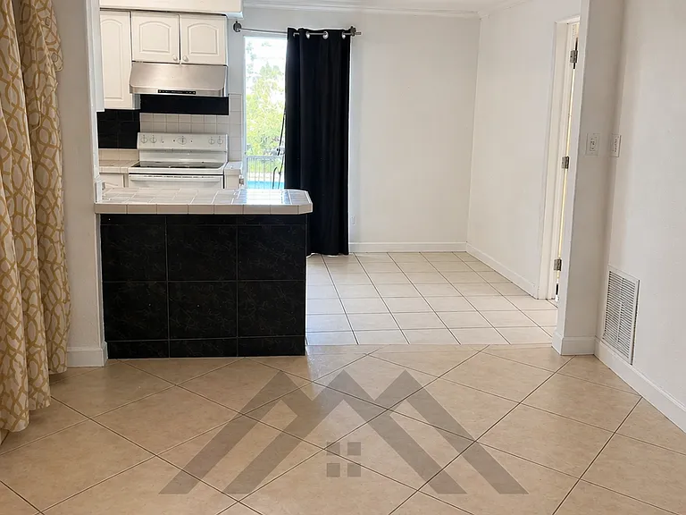 1512 Stevensons Dr — Photo 10