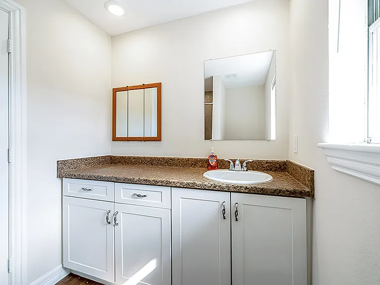 Hollybrook Ln — Photo 8
