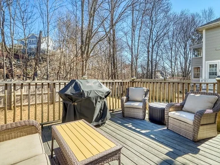 17 Russell Rd — Photo 7