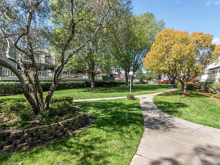 3651 Knollwood Ter #312 — Photo 3