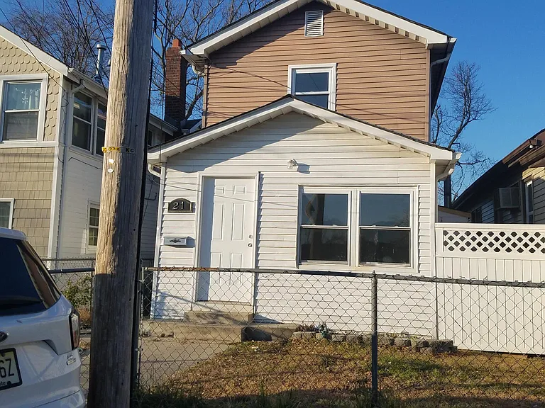 21 Grove Pl — Photo 4