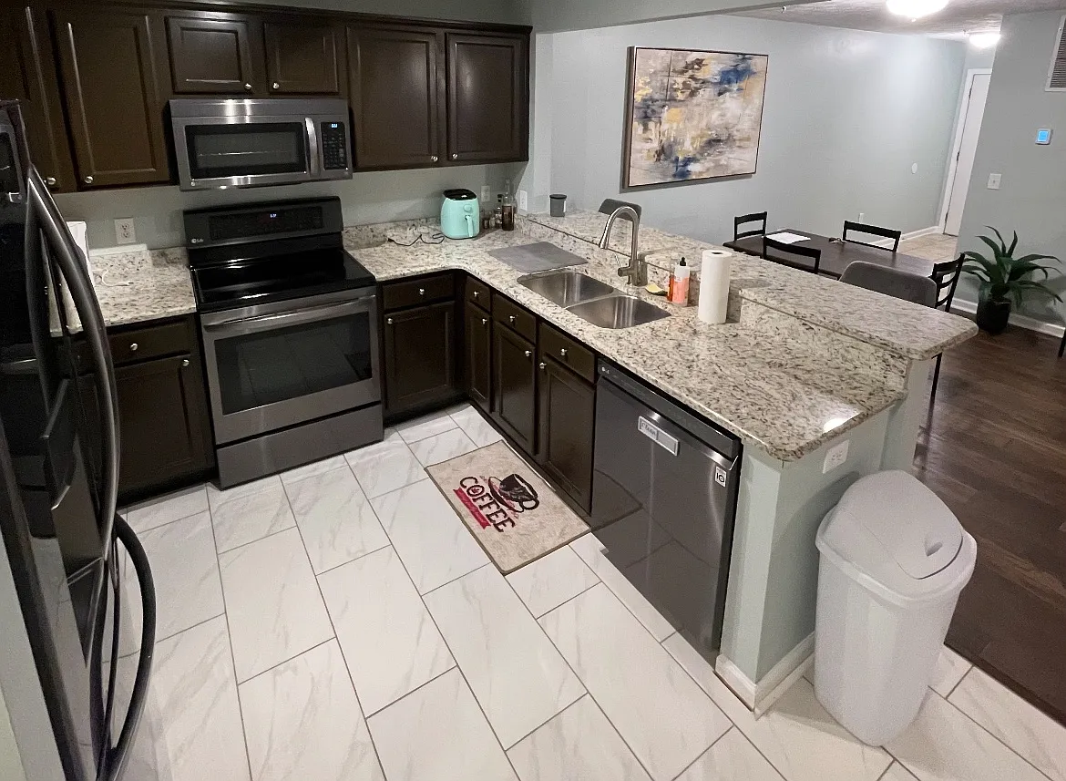 Photo 2 of 5 - 1385 S Donahue Dr #1 - Auburn, AL Building Photo - 1385 S Donahue Dr #1