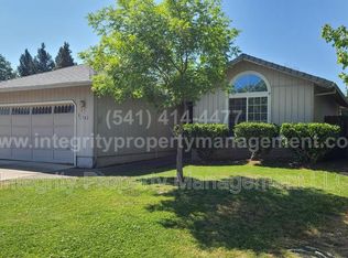 1742 Dove Ln, Medford, OR 97501
