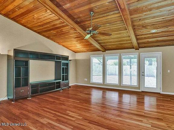 3rd image of 1011 McDale Ln