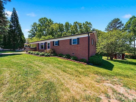 3rd image of 5075 Fleetwood Dr