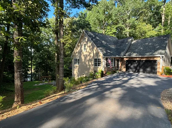 104 Benjamin Dr, Townville, SC 29689
