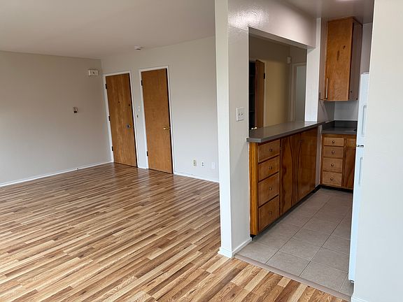 5th image of 545 39th Ave APT 4