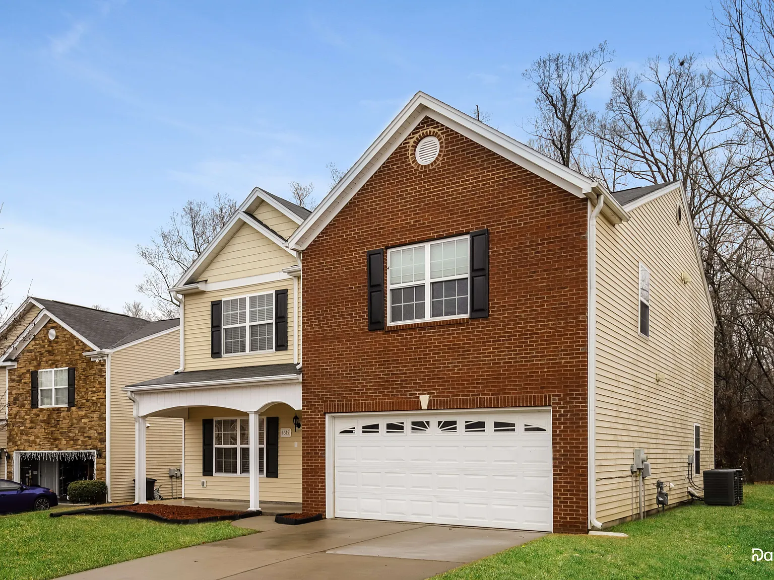 5 bed, 2.5 bath, 2720 sqft, $2,100 — Photo 2