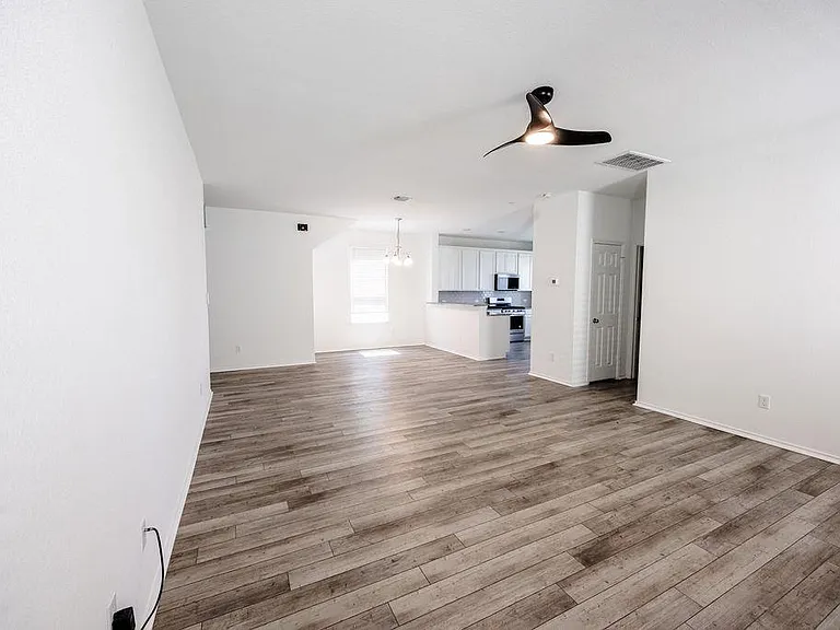 448 English Oak St — Photo 10