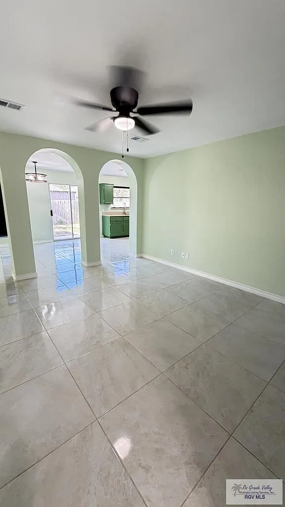 3 bed, 2.0 bath, 1242 sqft, $1,700 — Photo 4