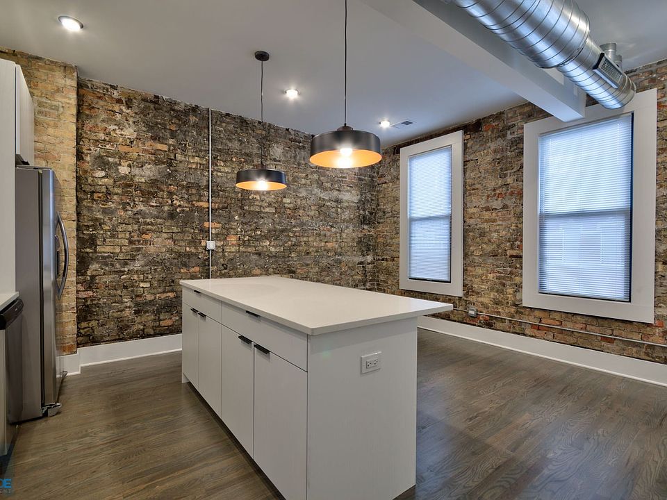1917 S Racine Ave #2F ; Living Area