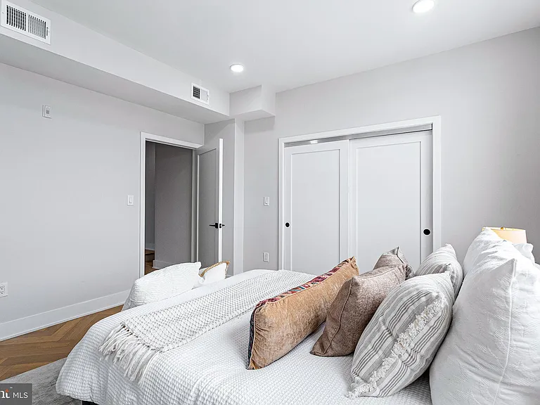 1516 E Capitol St NE — Photo 29