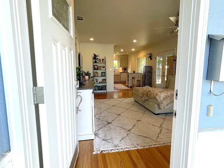 3902 Madeira Way — Photo 3