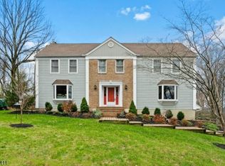 9 Partridge Run, Hampton, NJ 08827