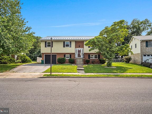 3rd image of 36 Edgelea Dr
